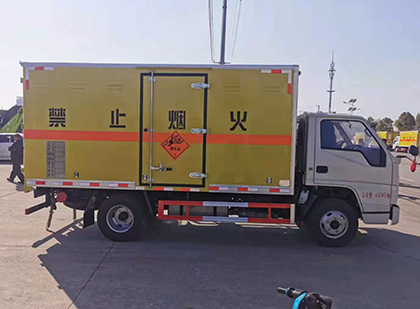 玛曲爆破器材运输车工人安全操作规范与智能技术保障